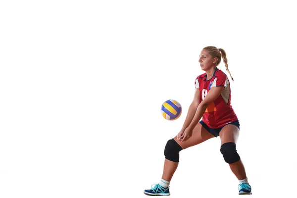 Volleyballerin springt und kickt Ball — Stockfoto