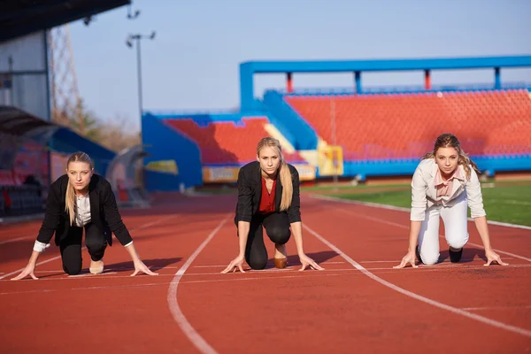 Zakenvrouw klaar om sprint — Stockfoto