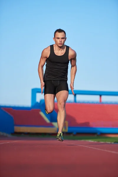 Atletische man start — Stockfoto