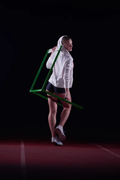 Mujer atleta con obstáculos — Foto de Stock