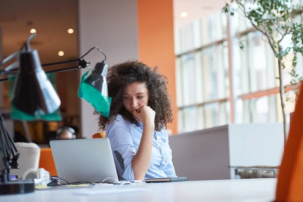 Businesswoman in the modern office — Stock Photo, Image