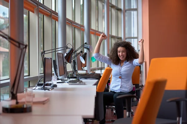 Modern ofis iş kadını — Stok fotoğraf