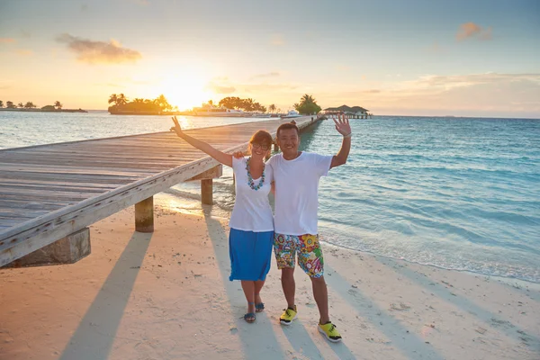 Amis sur la belle plage — Photo