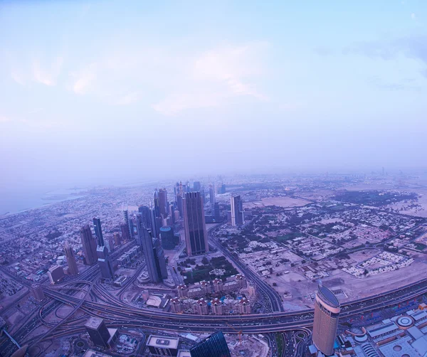 Dubai skyline ao anoitecer — Fotografia de Stock