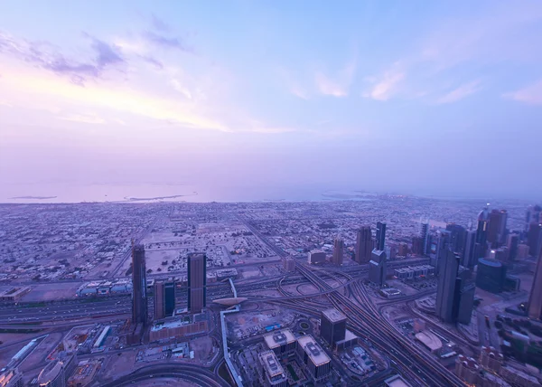 Dubai skyline ao anoitecer — Fotografia de Stock