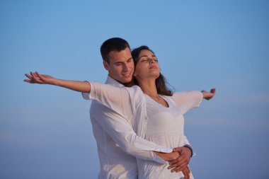 Romantik Çift eğlenmek ve açık havada dinlenmek