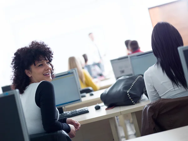 Students with teacher  in computer lab classroom — Stock Photo, Image