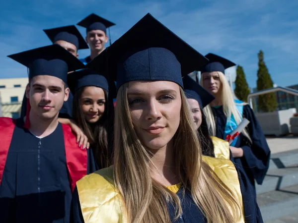 Giovani laureati, gruppo di studenti — Foto Stock