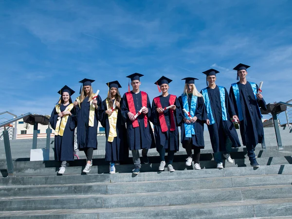Jovens graduados, grupo de estudantes — Fotografia de Stock
