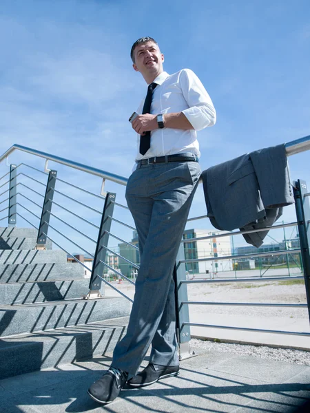 Homme d'affaires au bureau moderne à l'intérieur — Photo