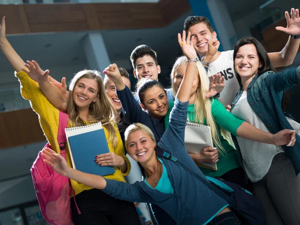 Estudiantes felices grupo de estudio —  Fotos de Stock