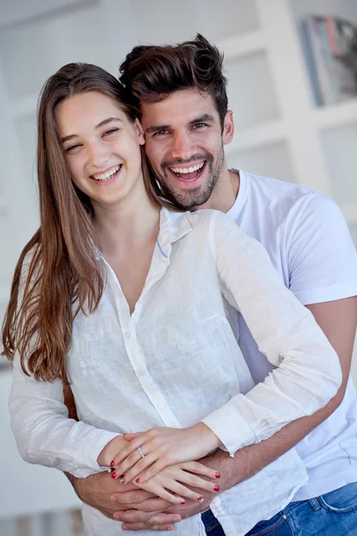 Coppia romantica rilassarsi a casa — Foto Stock