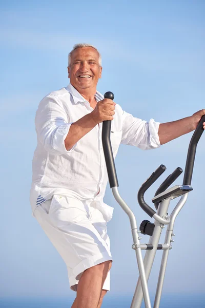 Healthy senior man working out — Stock Photo, Image