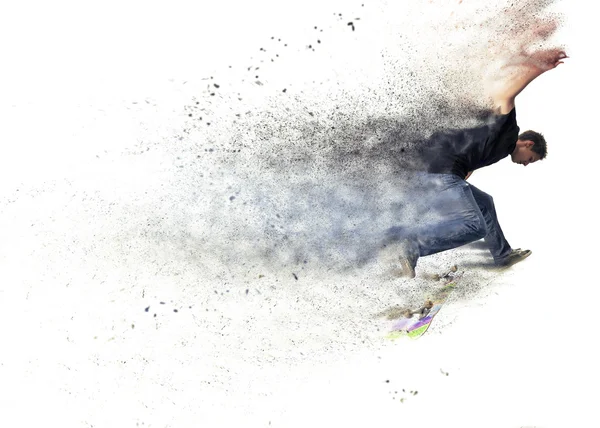 Мальчик прыгает со скейтборда — стоковое фото