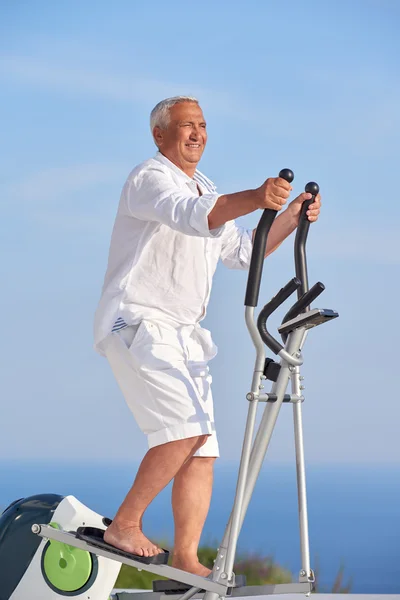 Healthy senior man working out — Stock Photo, Image