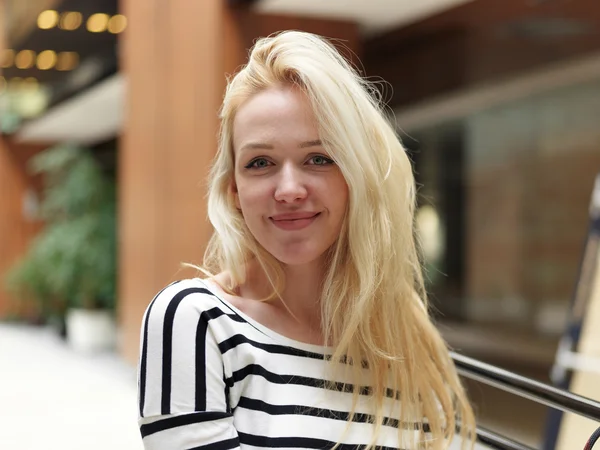 Retrato de mujer de negocios en la oficina —  Fotos de Stock