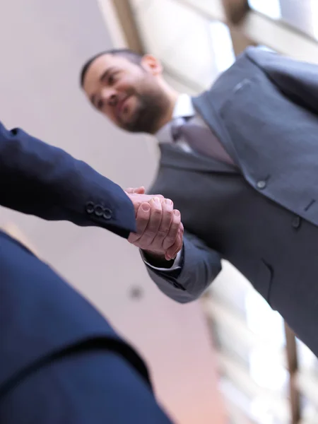 Parceiros de negócios handshake — Fotografia de Stock