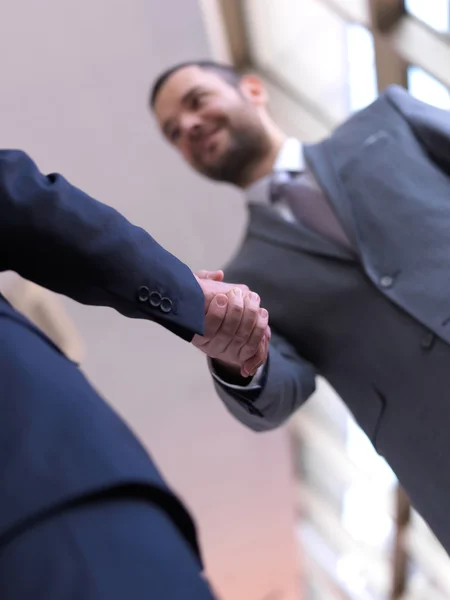 Parceiros de negócios handshake — Fotografia de Stock