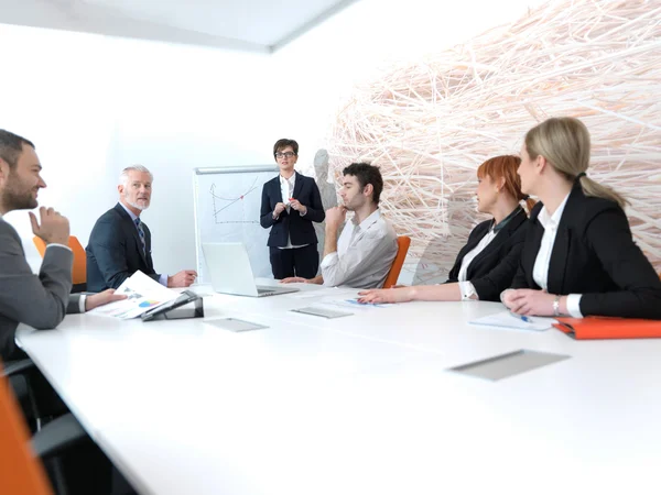 Üzletemberek csoport ülés — Stock Fotó