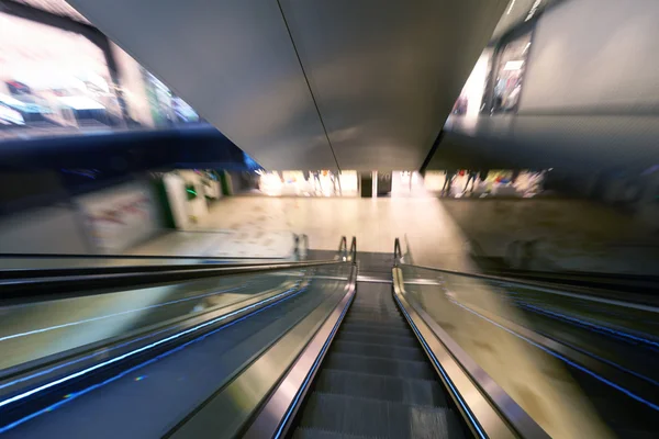 Centro comercial Escaleras mecánicas —  Fotos de Stock