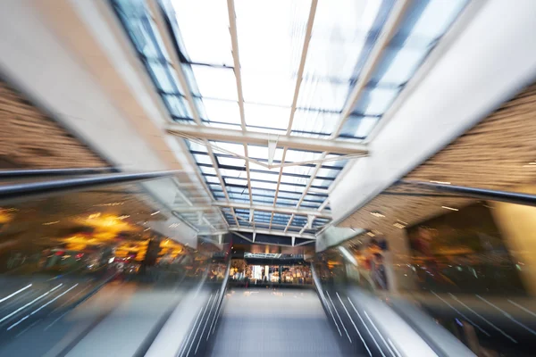 Centro comercial Escaleras mecánicas — Foto de Stock