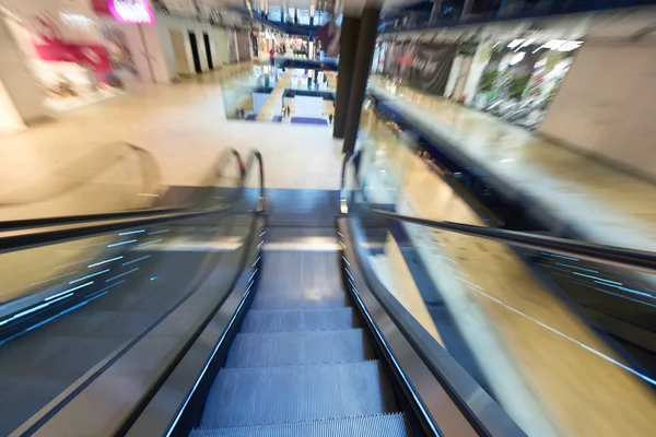 Εμπορικό κέντρο κυλιόμενες σκάλες — Φωτογραφία Αρχείου