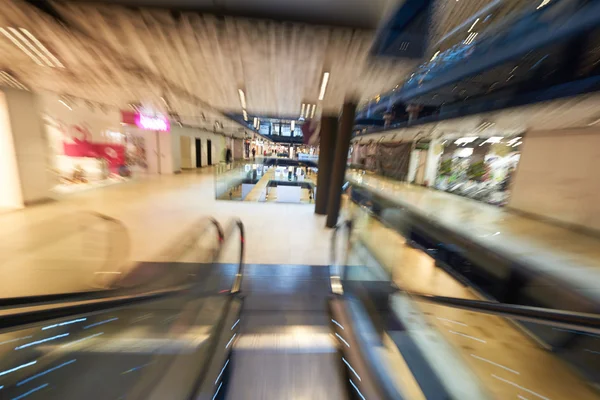 Rolltreppen in Einkaufszentrum — Stockfoto