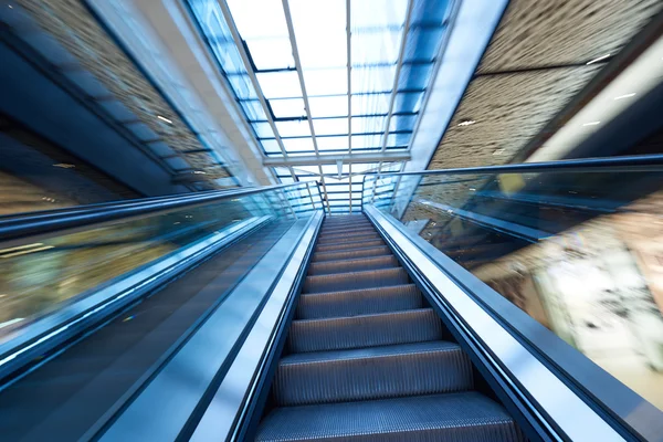 Centro comercial Escaleras mecánicas —  Fotos de Stock