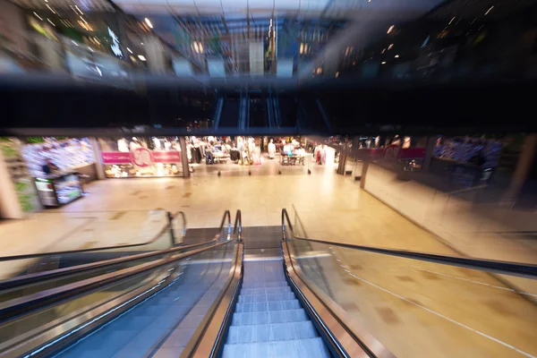 Centro comercial Escaleras mecánicas — Foto de Stock