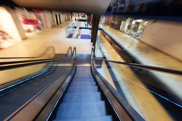 Rolltreppen in Einkaufszentrum — Stockfoto