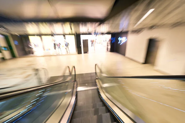 Escaliers mécaniques de centre commercial — Photo