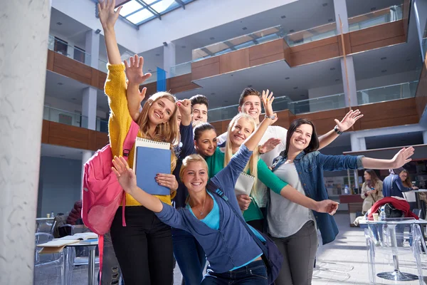 Studenten in computer lab klas — Stockfoto