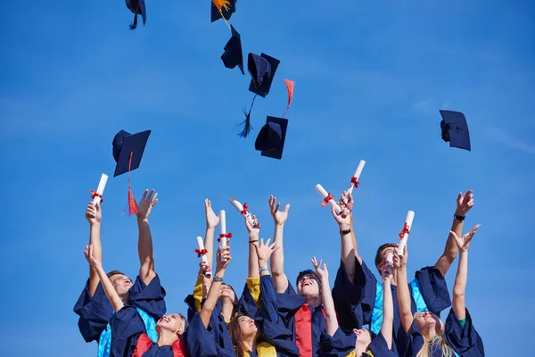 Gymnasieelever gungade upp hattar — Stockfoto