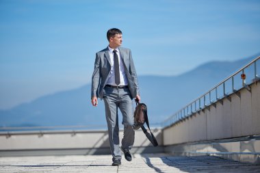 üst düzey iş adamı açık havada