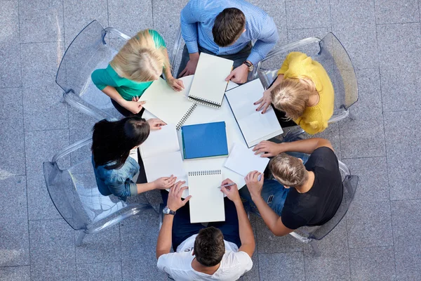 Groep van studenten bovenaanzicht — Stockfoto