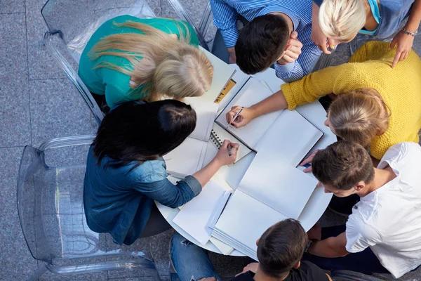 Groupe d'étudiants vue du dessus — Photo