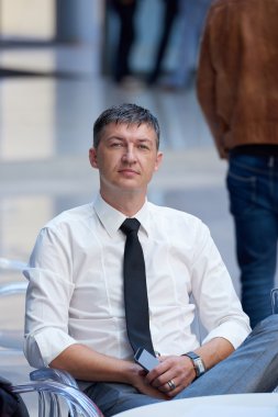 Orta yaşlı işadamı portresi