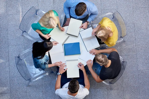 Groep van studenten bovenaanzicht — Stockfoto