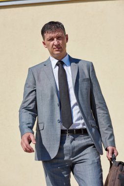 üst düzey iş adamı açık havada