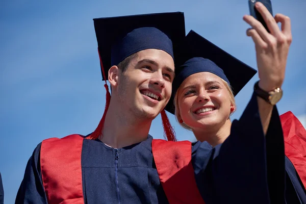 Absolventi, takže selfie — Stock fotografie