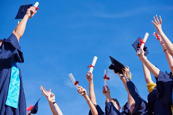 Középiskolát végzettek diákok — Stock Fotó