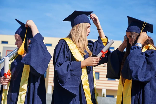 Junge Absolventen Studenten — Stockfoto