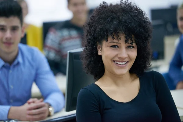 Students in computer lab classroom — Stock Photo, Image