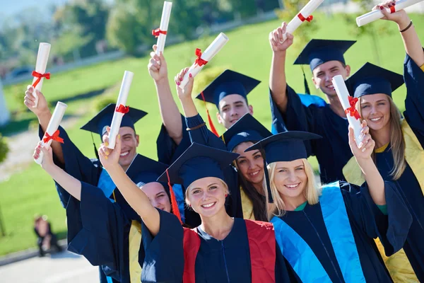 Studentengruppe am Abschlusstag — Stockfoto