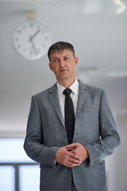İşadamı portre modern ofis