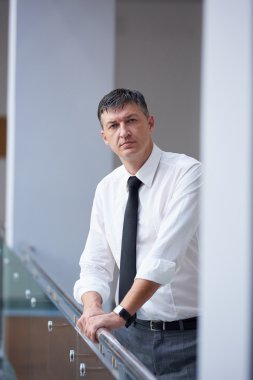 İşadamı portre modern ofis