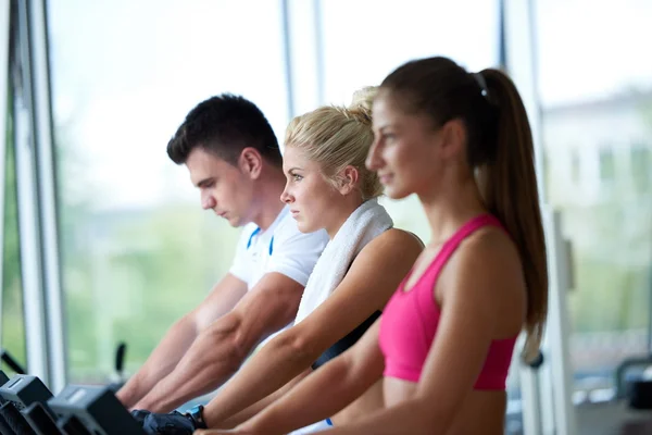 Friends  exercising on a treadmill — Stock Photo, Image