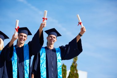 Grup genç mezunları