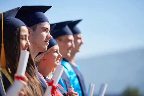 Csoport fiatal diplomások — Stock Fotó