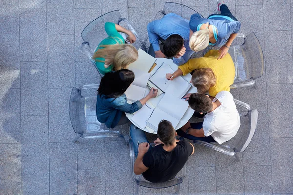 Groep van studenten bovenaanzicht — Stockfoto